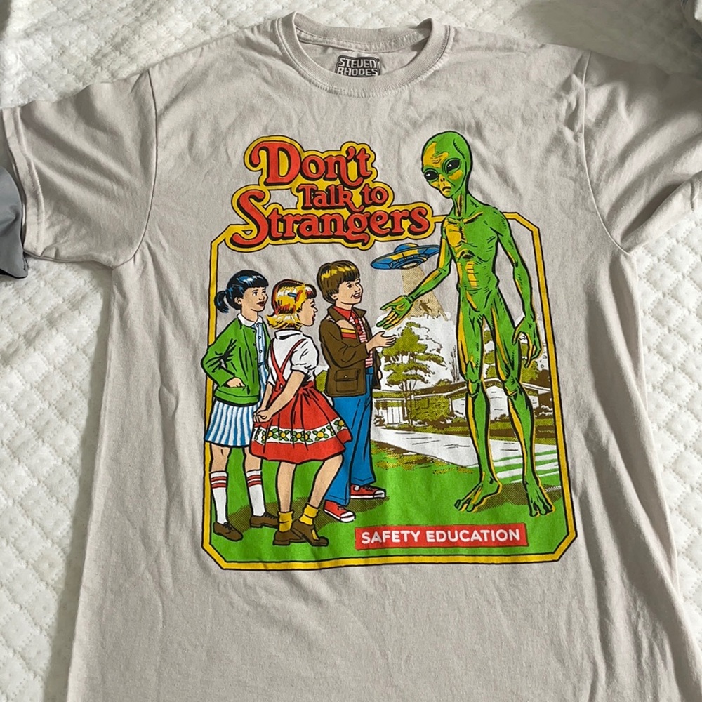 Steven Rhodes T shirt. Size Medium. Multicolor.